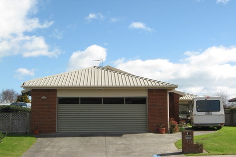 Photo of property in 13 Edgewater Grove, Whakatane, 3120