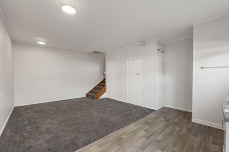 Photo of property in 94 Omata Road, Marfell, New Plymouth, 4310