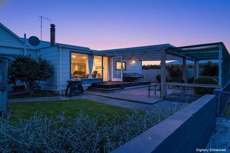 Photo of property in 24 Bennett Street, Waipawa, 4210