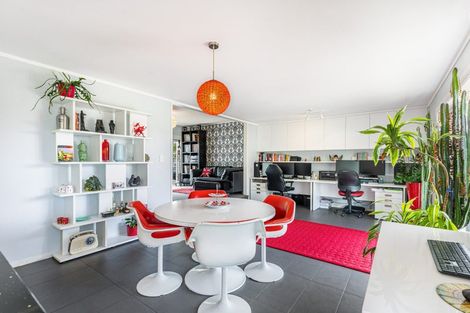 Photo of property in 18 Taioma Crescent, Te Atatu Peninsula, Auckland, 0610