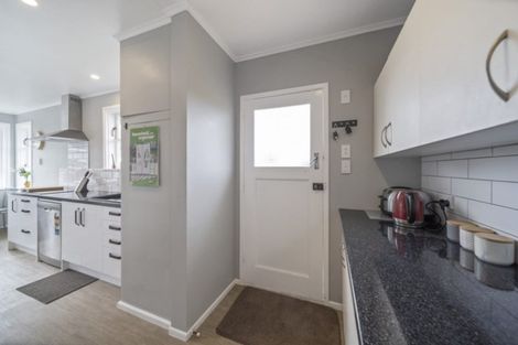 Photo of property in 10 Essex Street, Stratford, 4332