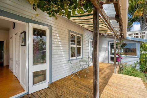 Photo of property in 12 Glade Place, Birkenhead, Auckland, 0626