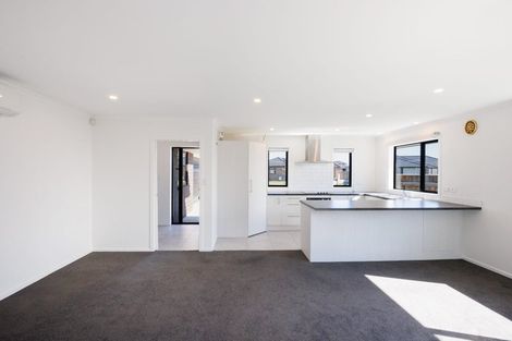 Photo of property in 26 Sardinia Grove, Fitzherbert, Palmerston North, 4410