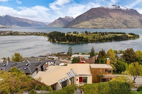 Photo of property in 9 Wakatipu Heights, Queenstown, 9300