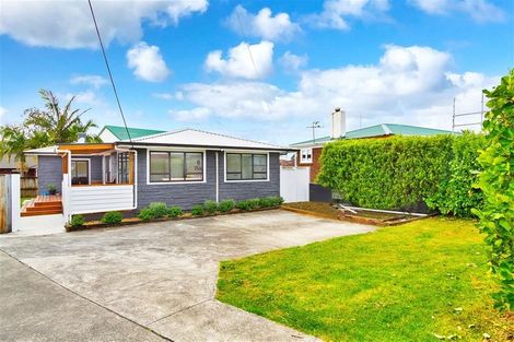 Photo of property in 9 Graham Avenue, Te Atatu Peninsula, Auckland, 0610