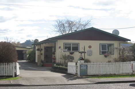 Photo of property in 1 Shanly Street, Waipawa, 4210