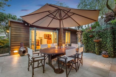 Photo of property in 1/16 Glade Place, Birkenhead, Auckland, 0626