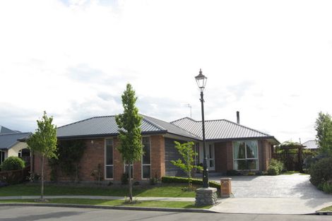 Photo of property in 12 Hawkins Place, Rangiora, 7400