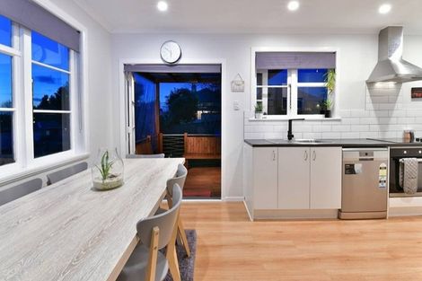 Photo of property in 32 Karaka Street, Helensville, 0800