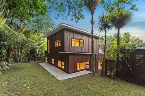 Photo of property in 6 Otitori Bay Road, Titirangi, Auckland, 0604