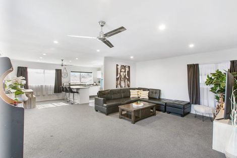 Photo of property in 4 Katrina Place, Massey, Auckland, 0614