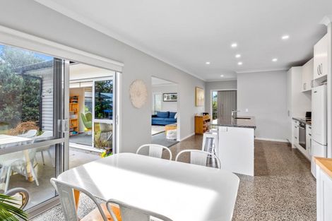 Photo of property in 16 Raiha Street, Papamoa Beach, Papamoa, 3118