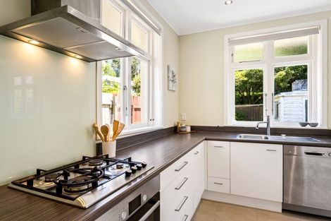 Photo of property in 10 Todman Street, Brooklyn, Wellington, 6021