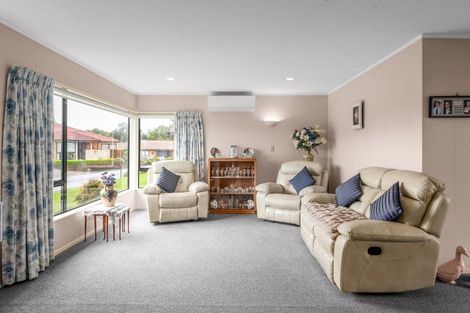 Photo of property in 93 Grosvenor Gardens, Flagstaff, Hamilton, 3210