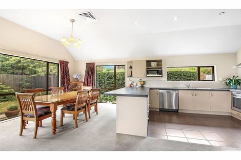 Photo of property in 35 Glenburn Place, Avonhead, Christchurch, 8042