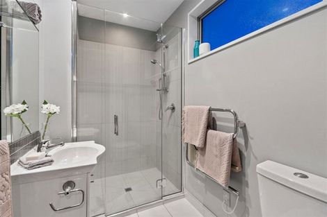 Photo of property in 128a Holly Road, St Albans, Christchurch, 8014