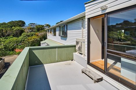 Photo of property in 20 Lyndfield Lane, Newlands, Wellington, 6037