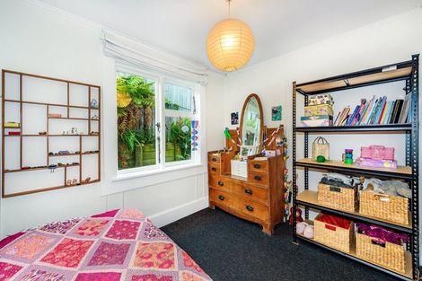 Photo of property in 10 Cornwall Road, Lyttelton, 8082