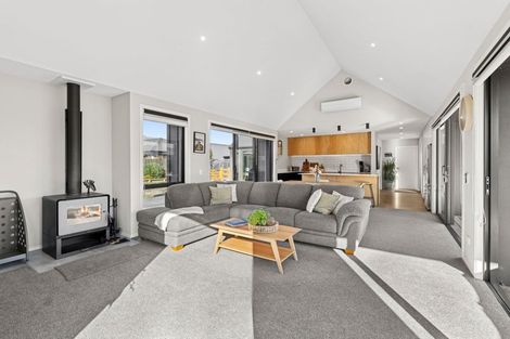 Photo of property in 16 Sentinel Drive, Lake Hawea, 9382