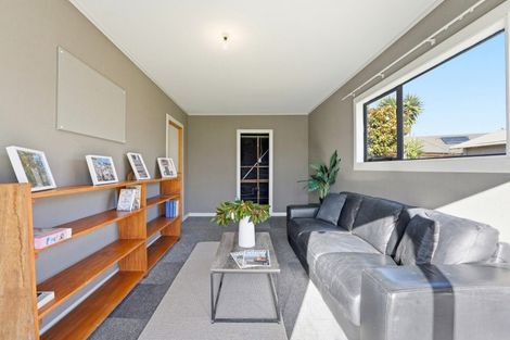 Photo of property in 21 Godwin Crescent, College Estate, Whanganui, 4500