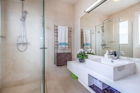 Photo of property in 8 Westwell Road, Belmont, Auckland, 0622