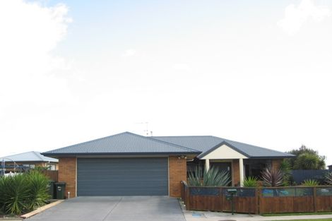 Photo of property in 17 Edgewater Grove, Whakatane, 3120