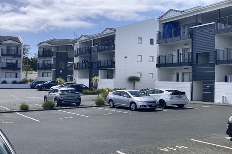 Photo of property in 5e/71 Spencer Road, Oteha, Auckland, 0632
