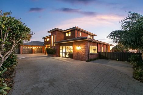 Photo of property in 8 Della Place, Conifer Grove, Takanini, 2112