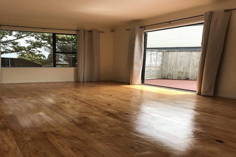 Photo of property in 1/19 Tree View Avenue, Glenfield, Auckland, 0629