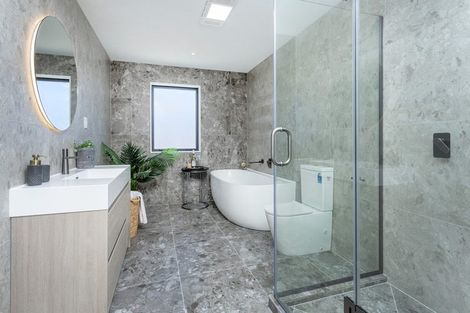 Photo of property in 24b Scarlock Avenue, Browns Bay, Auckland, 0630