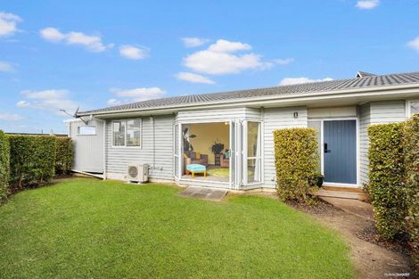 Photo of property in 3 Realm Place, Massey, Auckland, 0614