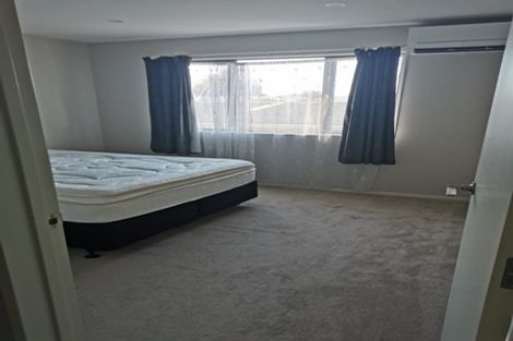 Photo of property in 4/30 West Coast Road, Glen Eden, Auckland, 0602