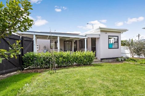 Photo of property in 1/424 Old Te Atatu Road, Te Atatu Peninsula, Auckland, 0610