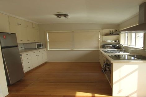 Photo of property in 1/130 Sunset Road, Unsworth Heights, Auckland, 0632