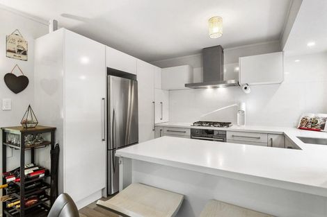 Photo of property in 1/6 Phillipa Place, Browns Bay, Auckland, 0630