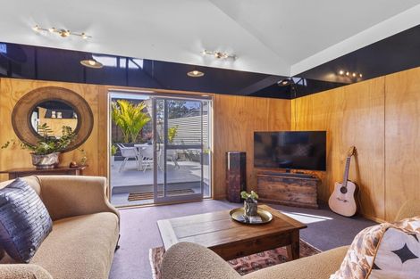 Photo of property in 298 Huatoki Street, Upper Vogeltown, New Plymouth, 4310