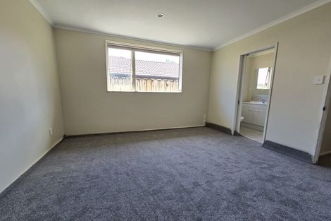 Photo of property in 182 Keri Vista Rise, Papakura, 2110