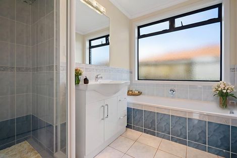 Photo of property in 94 Redcastle Drive, East Tamaki, Auckland, 2013