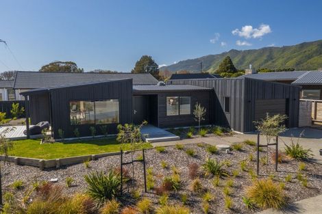 Photo of property in 9 Kaiwaru Place, Waikanae, 5036