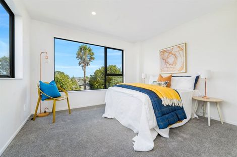 Photo of property in 4a Flaunty Place, West Harbour, Auckland, 0618