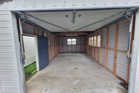 Photo of property in 420 Old Te Atatu Road, Te Atatu Peninsula, Auckland, 0610