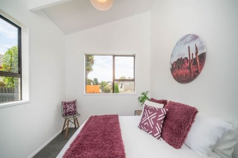 Photo of property in 92c/2 Englefield Road, Northwood, Christchurch, 8051