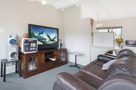 Photo of property in 19 Riserra Drive, Ranui, Auckland, 0612