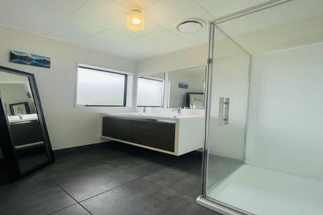 Photo of property in 1 John Webster Place, Glen Eden, Auckland, 0602
