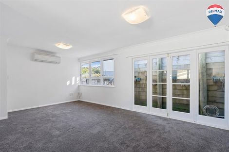 Photo of property in 43 Stewart Drive, Newlands, Wellington, 6037