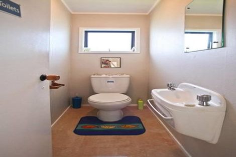 Photo of property in 2/17 Raeben Avenue, Hillcrest, Auckland, 0627