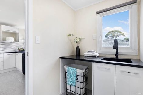 Photo of property in 2c Waiari Road, Conifer Grove, Takanini, 2112