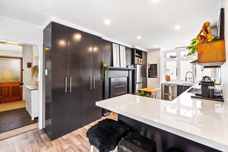 Photo of property in 409 Alexandra Street, Hastings, 4122