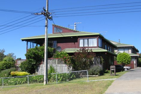 Photo of property in 1/79 Castor Bay Road, Castor Bay, Auckland, 0620
