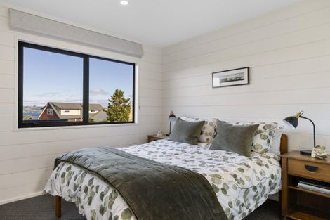 Photo of property in 12 Golders Place, Richmond Heights, Taupo, 3330